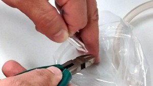 breaking end of adsorbent tube